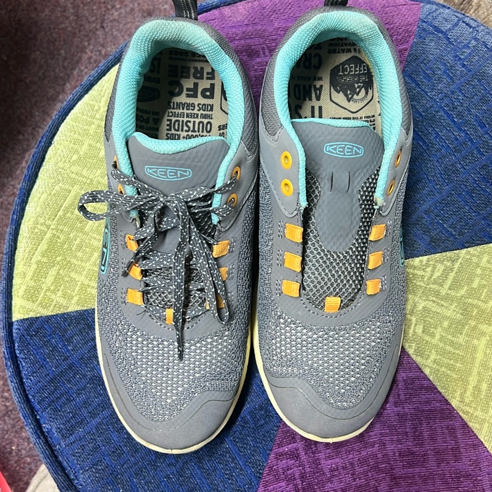 Keen shoes size 7